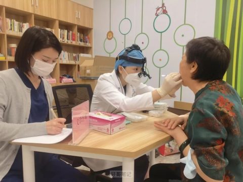 上海亚信口腔进社区开展口腔义诊活动
