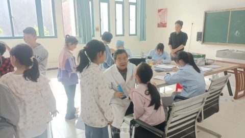 施丁丁口腔走进金山路小学开展健康口腔进校园活动